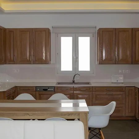 Giannoulaki מלון 4*